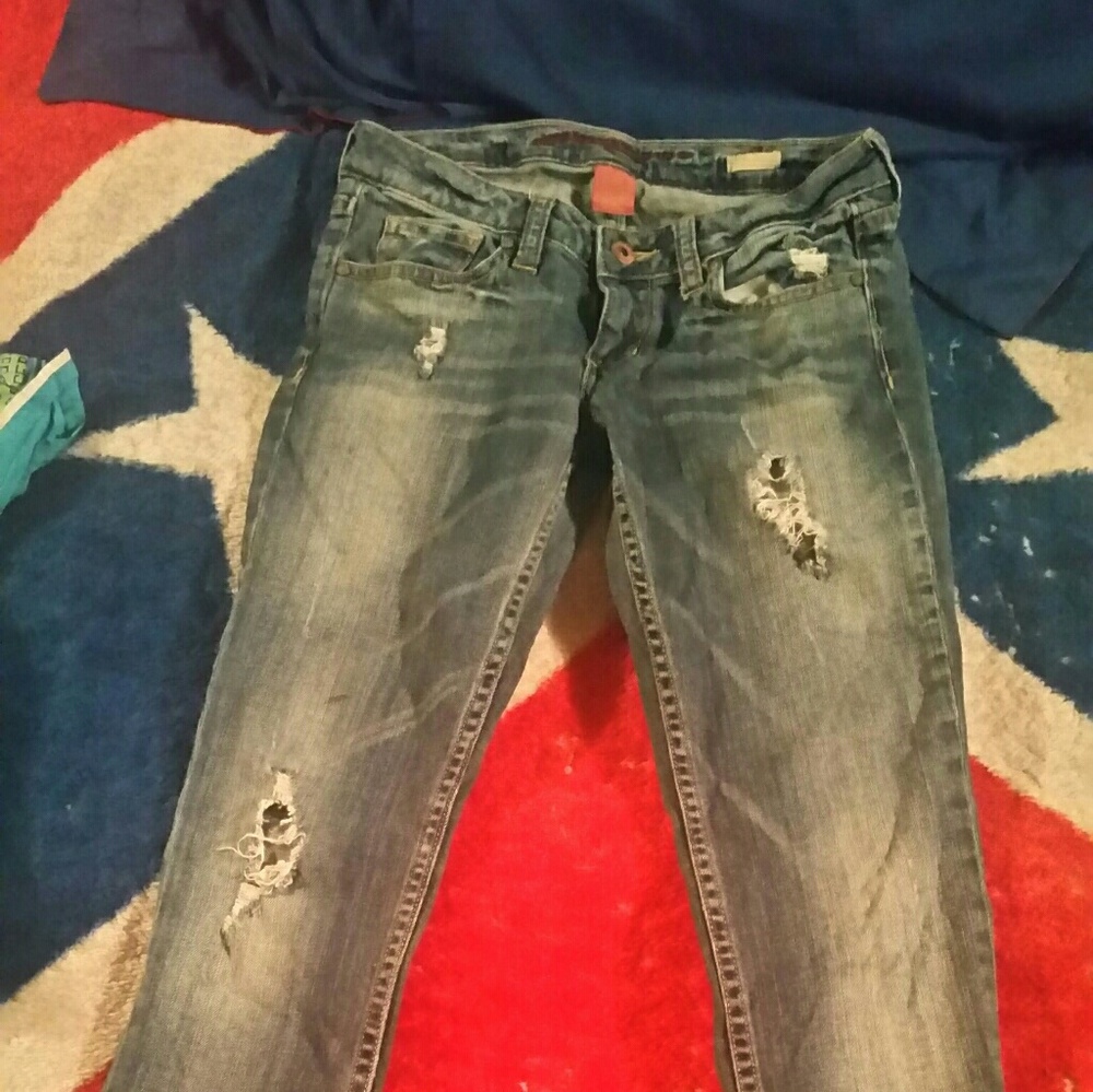 Skinny distressed blue jeans